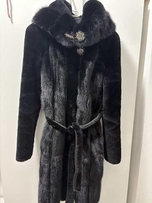 Sprzedam futro naturalne z moutonu i lisa polarnego.