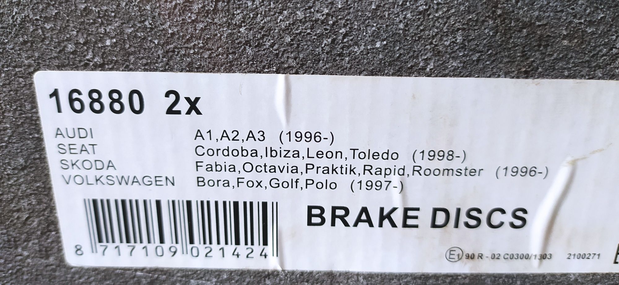 Тормозные диски передние  Wolkswagen golf 4.