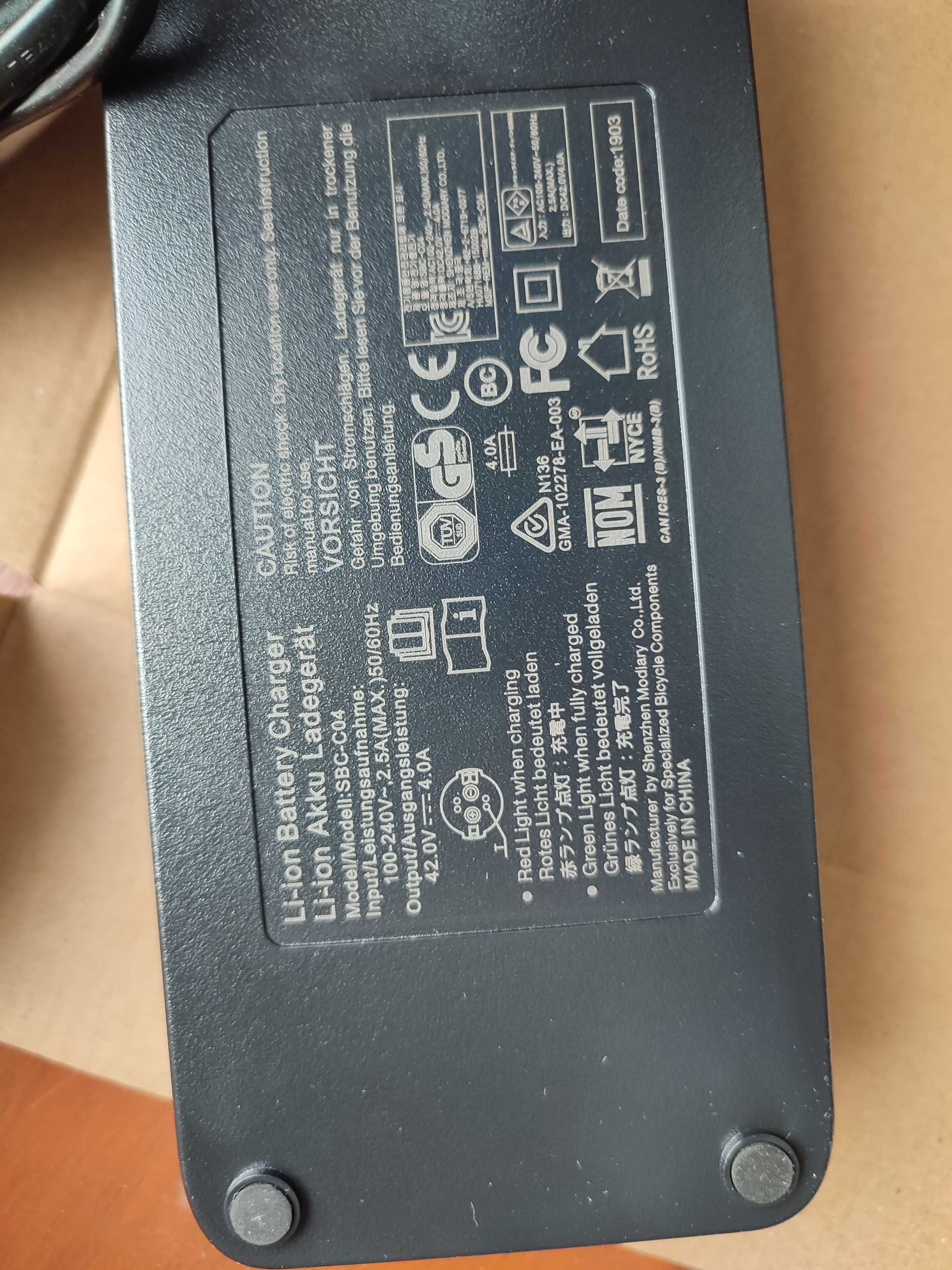 Nowa oryginalna ładowarka SPECIALIZED 42V 4A   BOX