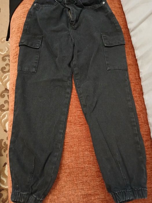 Джинси на  дівчику 7 - 8 років
