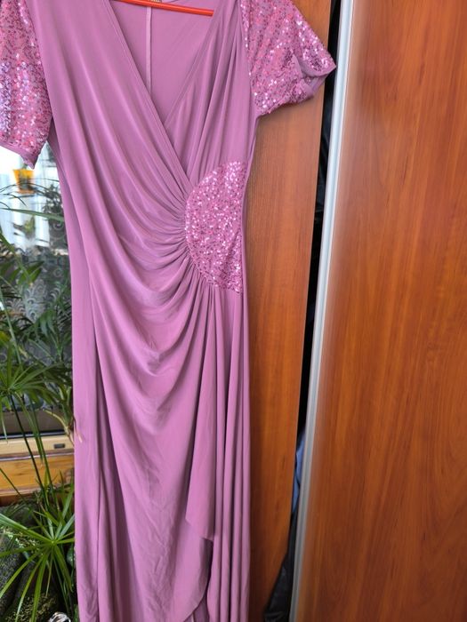 Продам платье женские нарядные