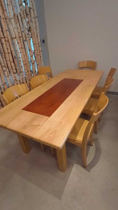 Stół jesionowy z wstawką z olchy – rozkładany, dla 6–10 osób