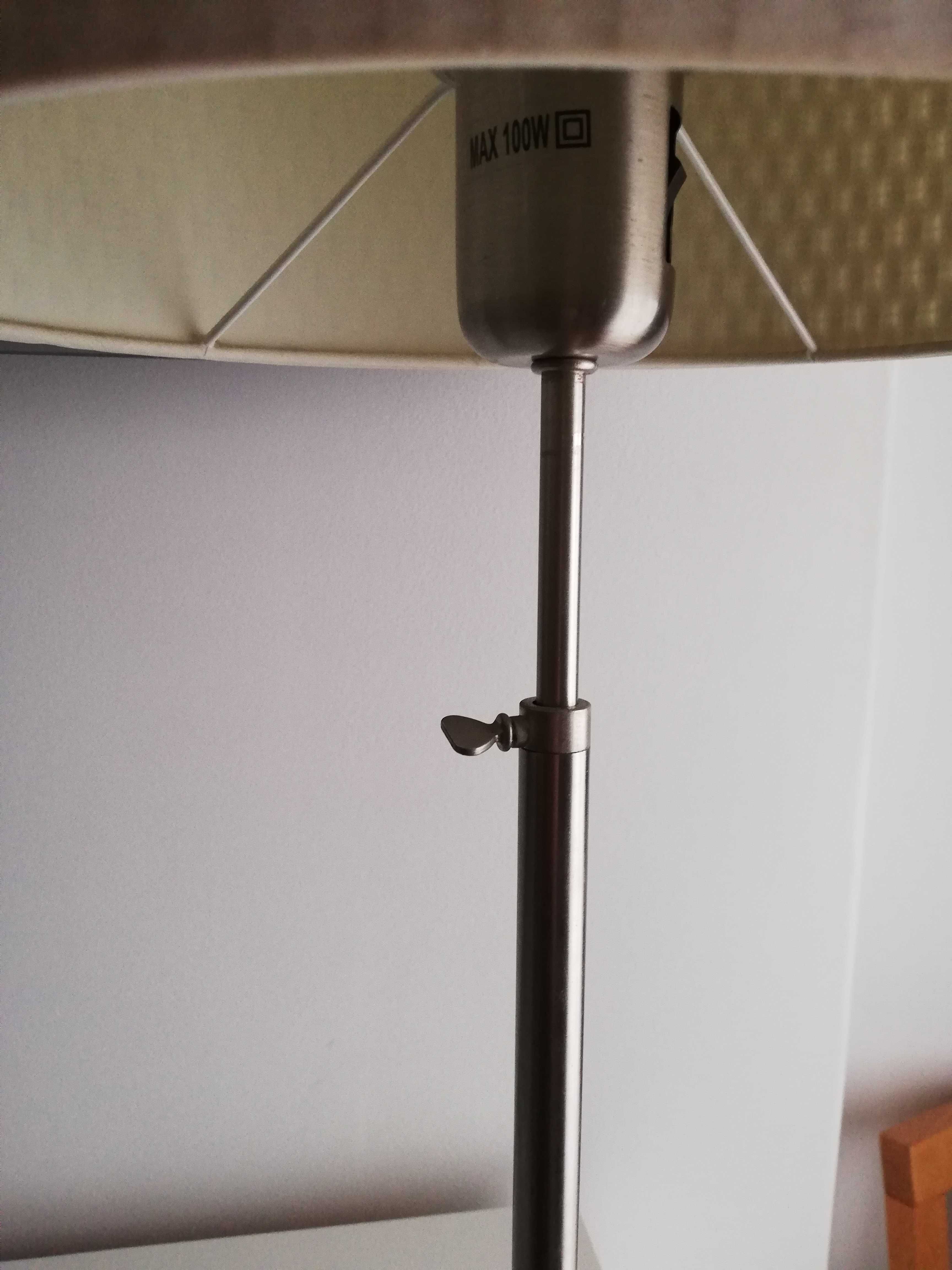 Candeeiro de sala/quarto com altura ajustável