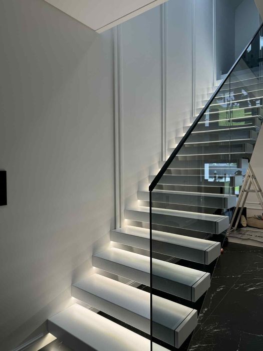 Schody premium, szklane balustrady
