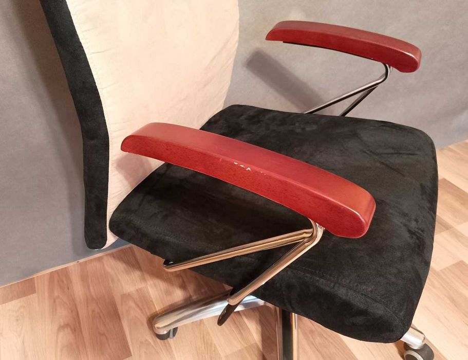 Fotel biurowy obrotowy wystawowy jak nowy