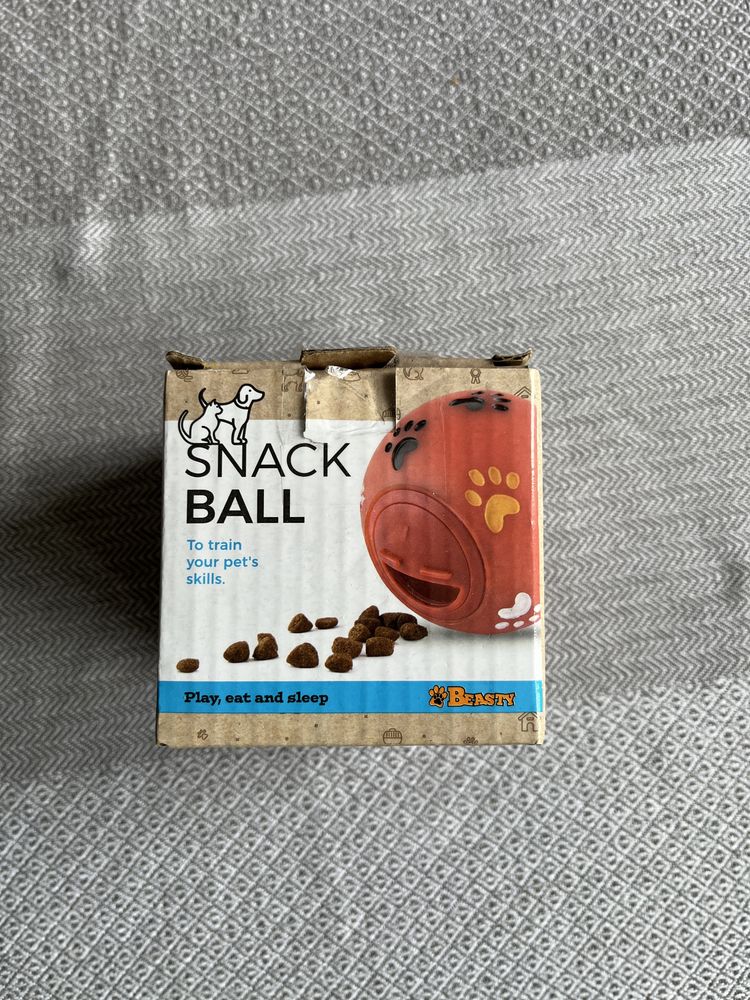 Piłka na smakołyki - snack ball czerwona, raz użyta 8cm