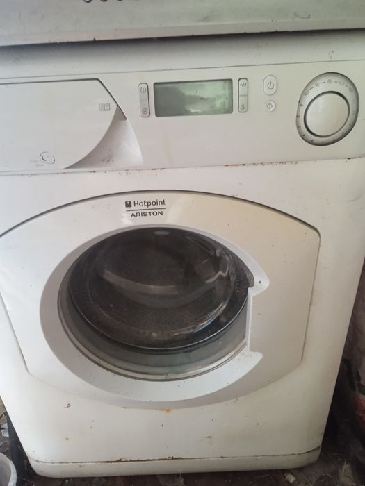 Ствральна машинка Hotpoint ARISTON