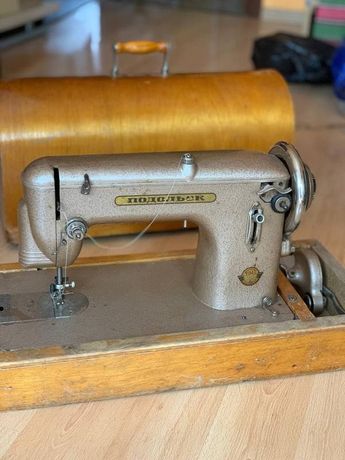 Продам швейну машинку 60- ті роки