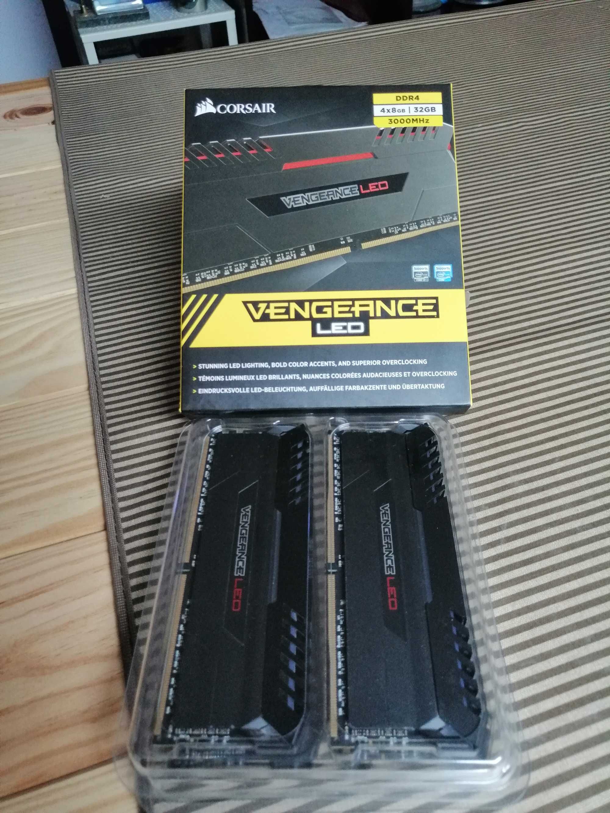 VENGEANCE 32GB (4 x 8GB) DDR4 DRAM 3000MHz C15 Red LED