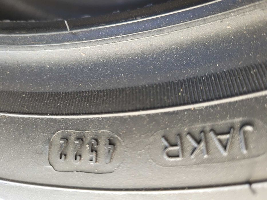 215  / 55  R 18    Goodyear         Lato/Komplet