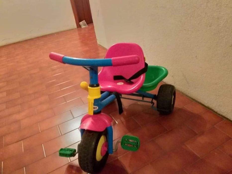 Triciclo usado em bom estado