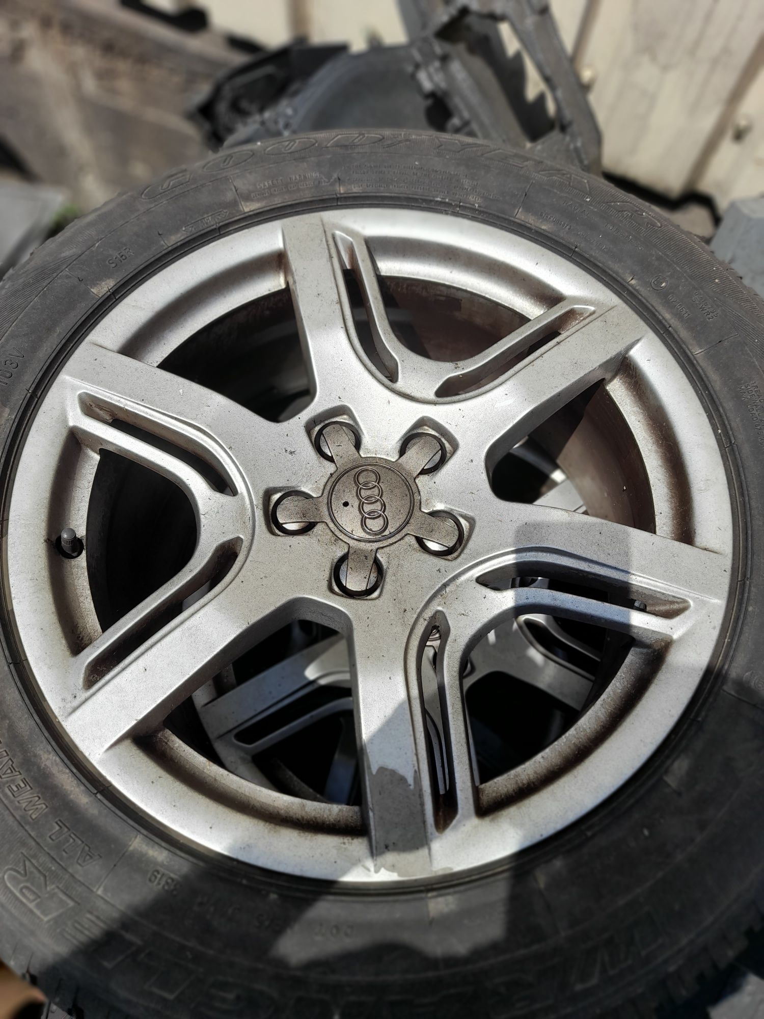 Jantes 235/55/18 com pneus em bom estado