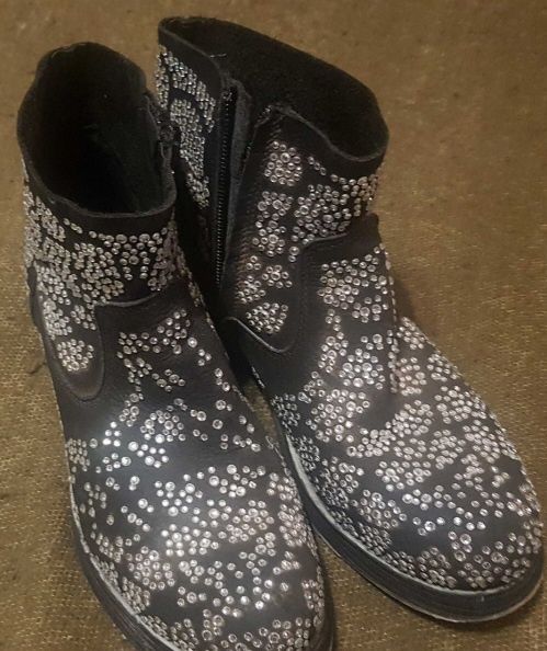 Botki zamszowe z cekinami