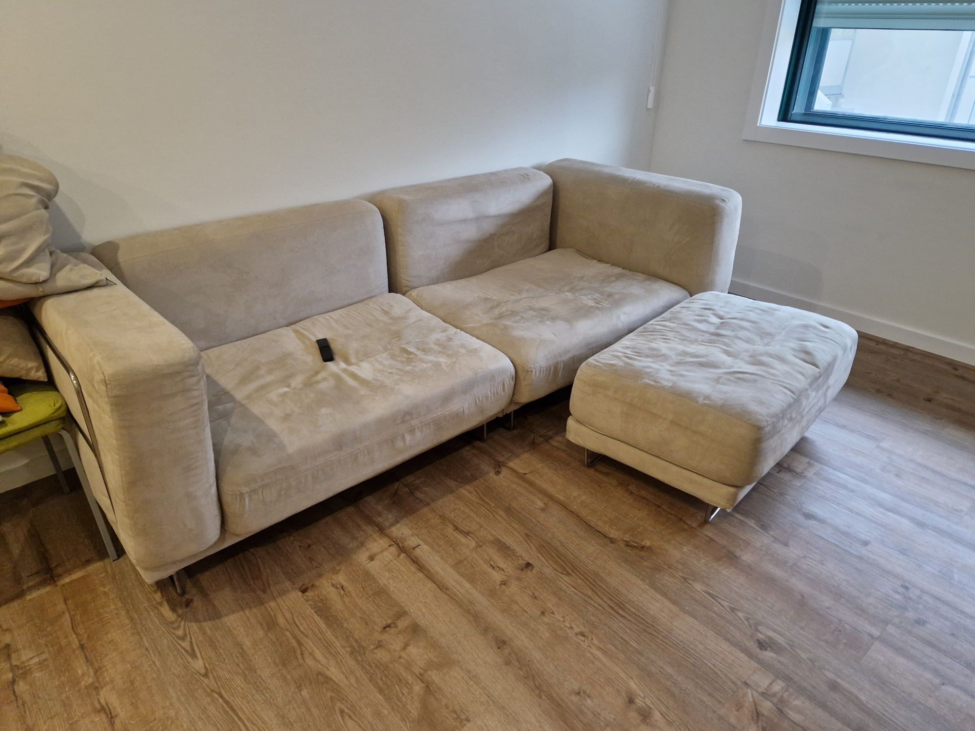 Sofa para 3 pessoas com apoio pés
