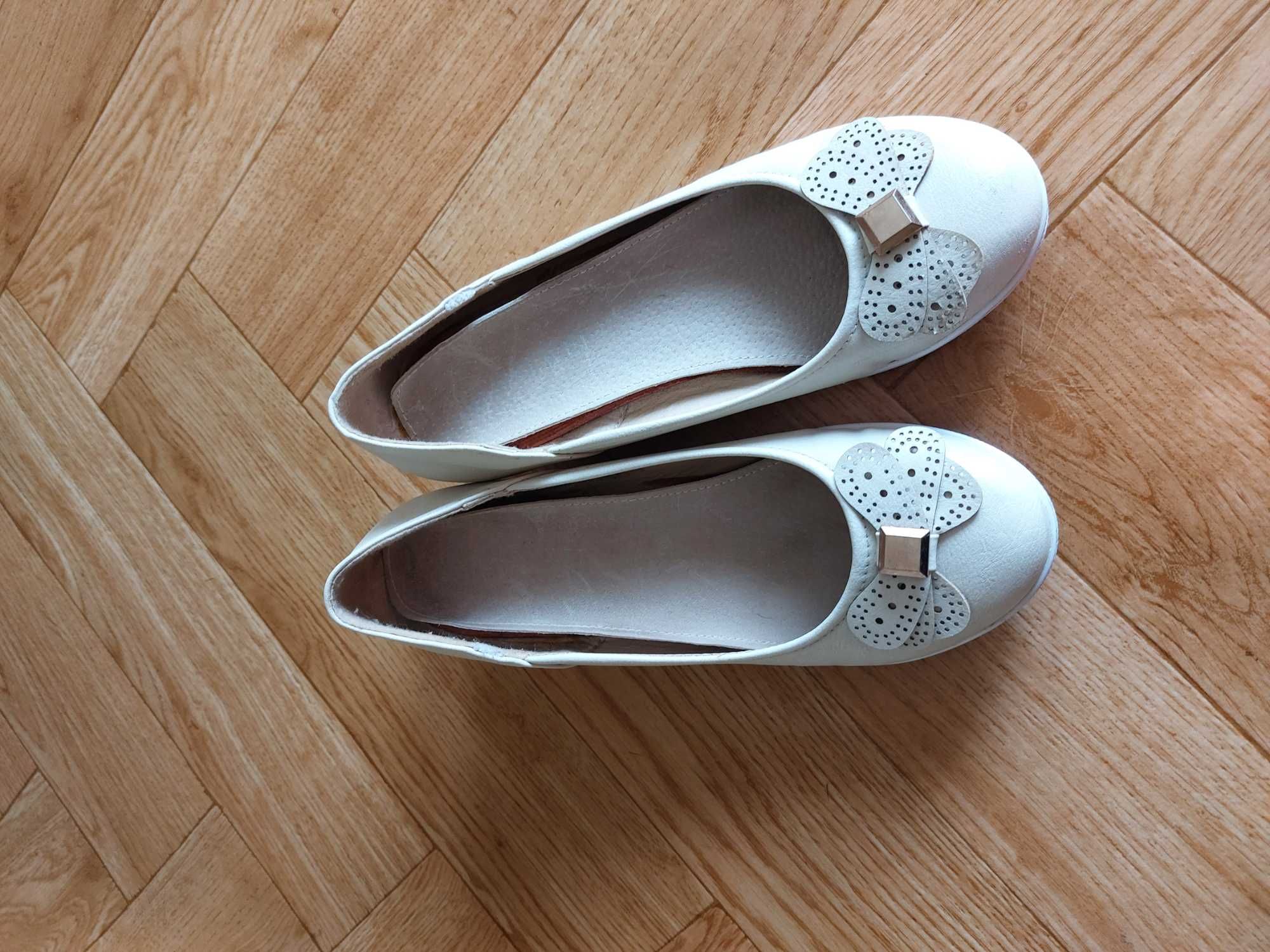 Buty dziewczęce rozmiar 35 (długość wkładki 21,5 cm]