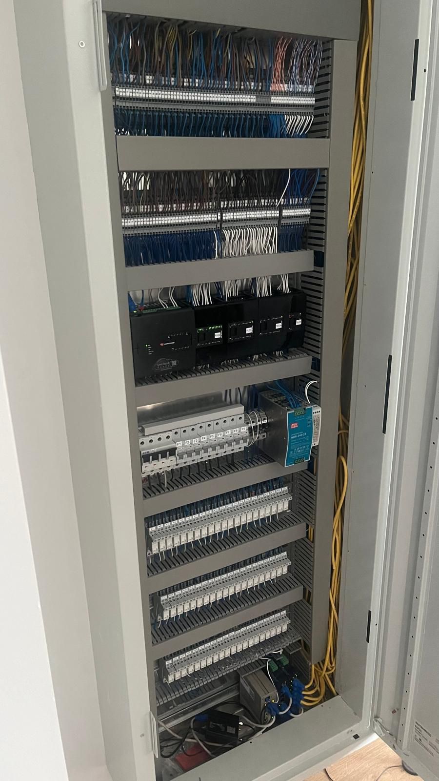 Usługi elektryczne, elektryk, smart home, monitoring, bramy, domofony