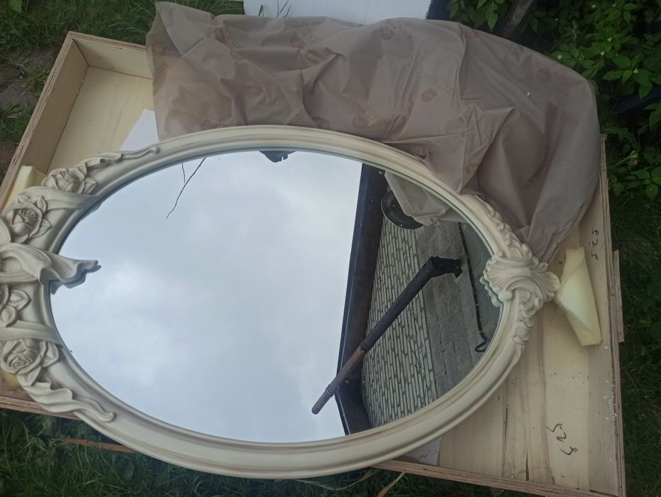 Дзеркало в декоративній обробці