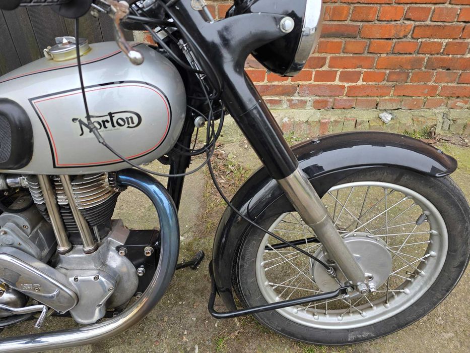 Norton ES2, rok 1952, pojemność 500cm3.  Świetny stan.