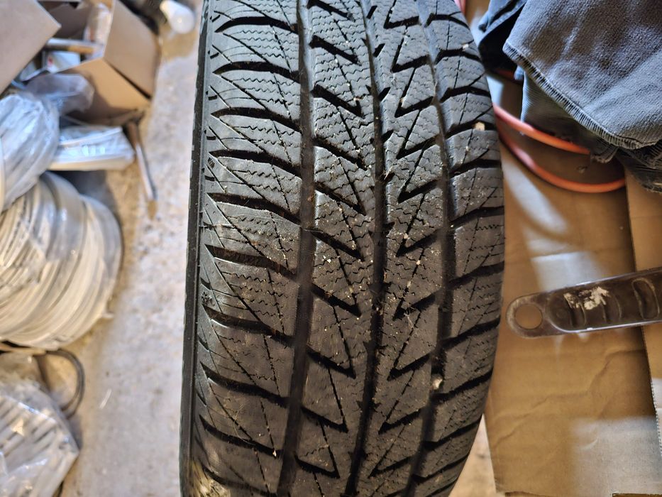 Sprzedam opony zimowe