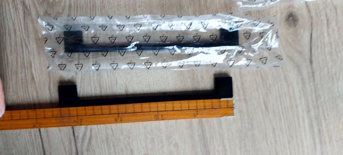 Uchwyty  czarne,    krawedziowe srebro ,, aluminiowe, złote