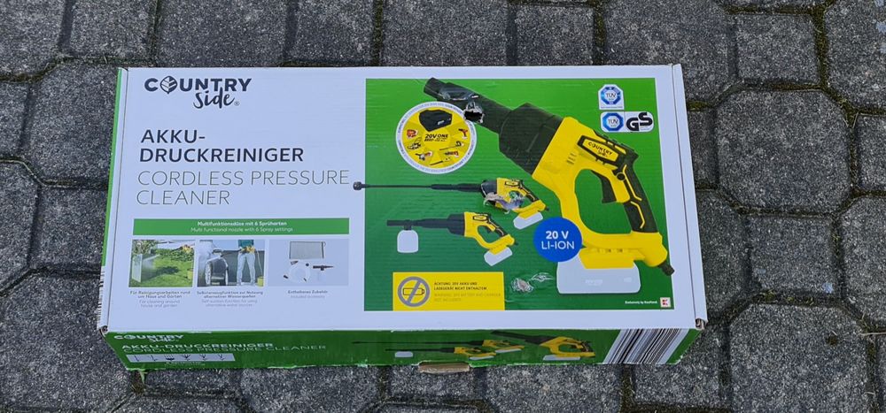 Akumulatorowa myjka ciśnieniowa do mycia samochodu, roweru.