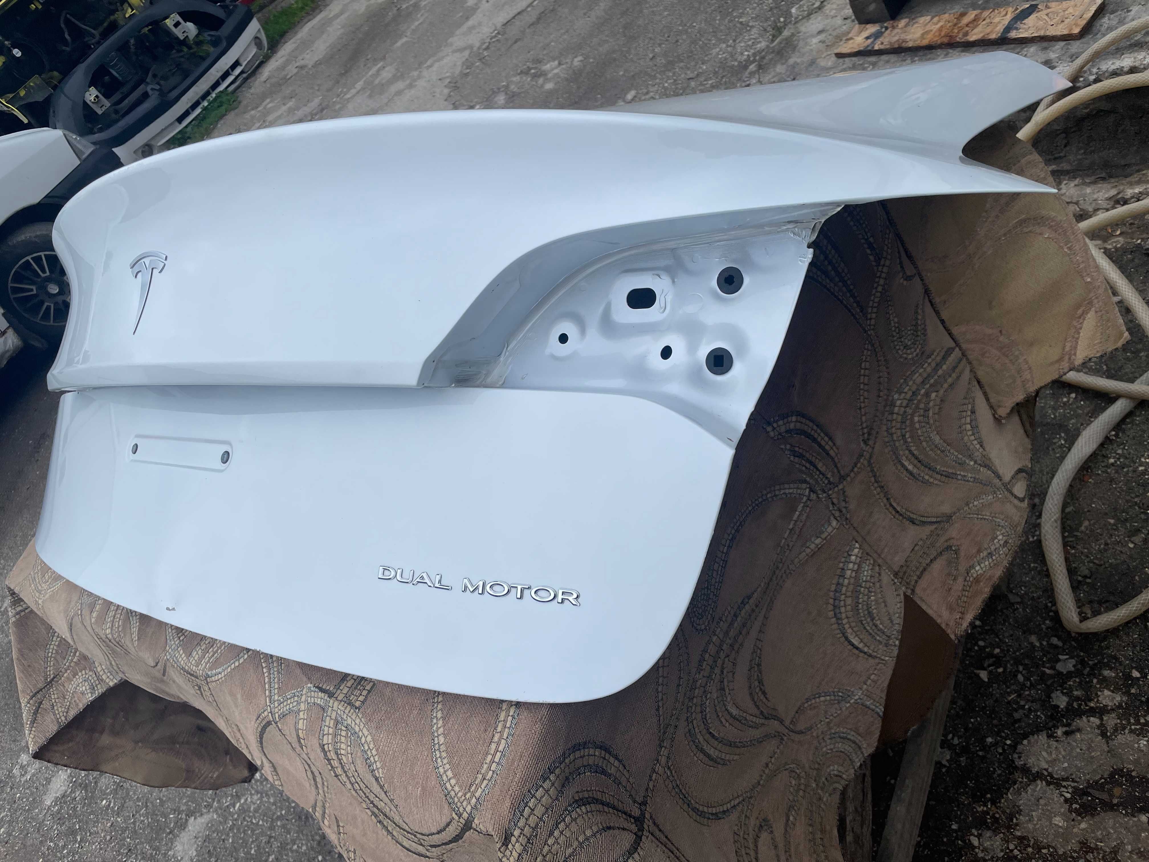 Кришка багажника Tesla Мodel 3 Задня ляда тесла модель 3