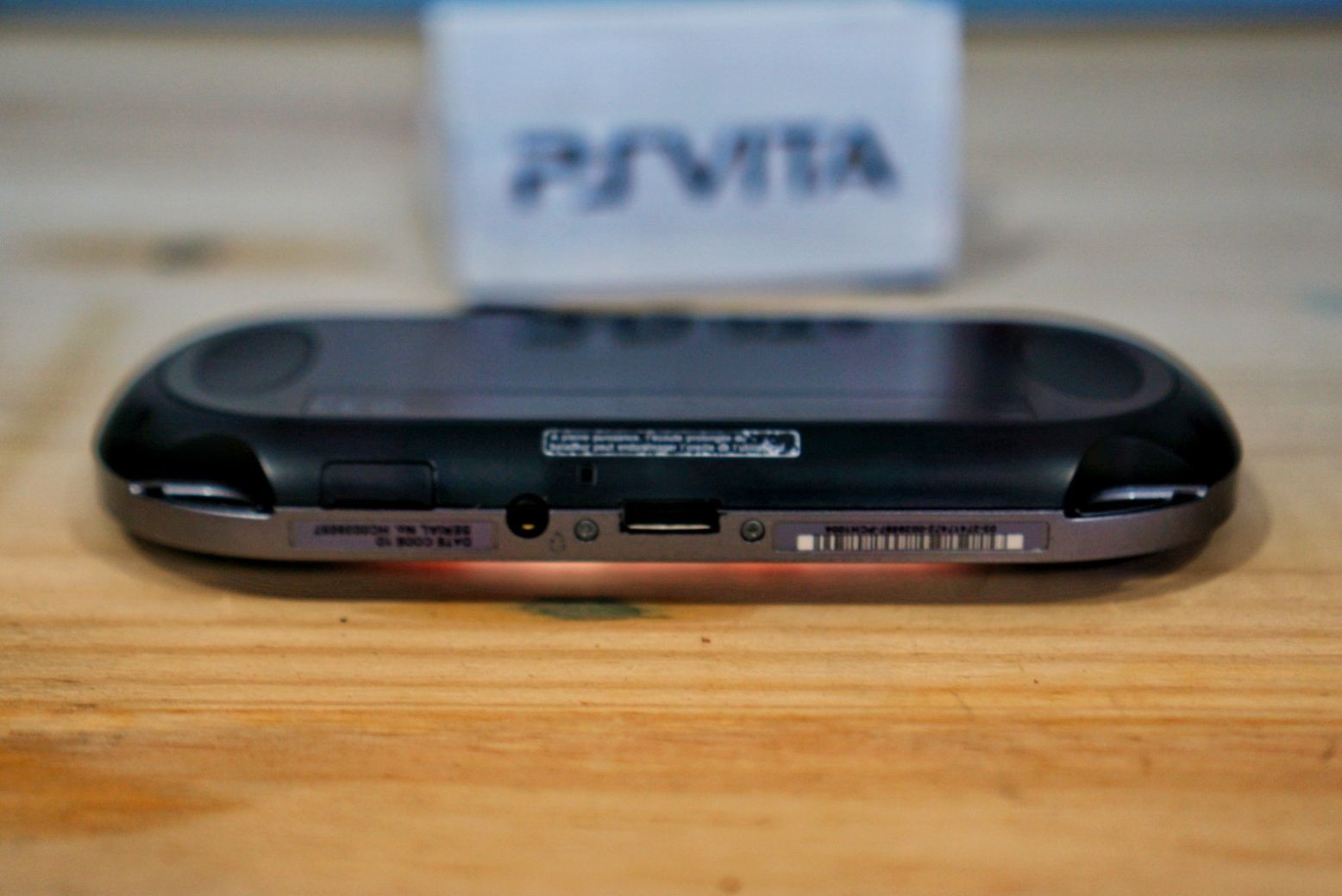 PlayStation Vita OLED desbloqueada com acessorios. Aceito trocas.