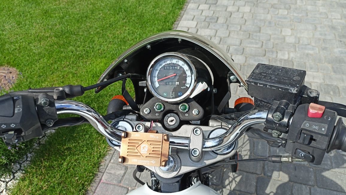 Mash 125 seventy five jak Triumph Bonneville