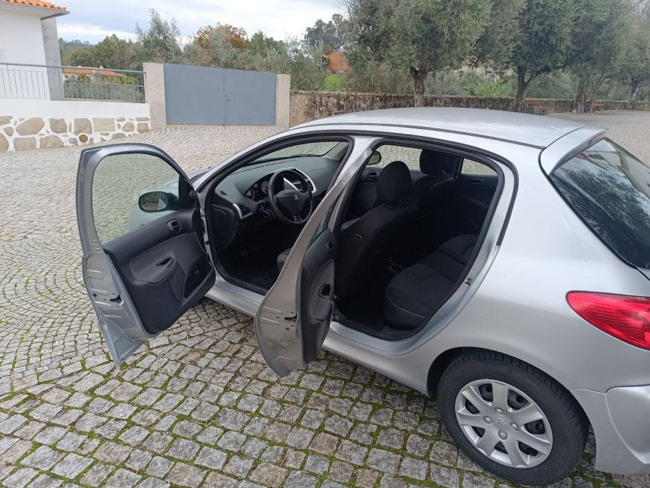 Peugeot 206+  em óptimo estado