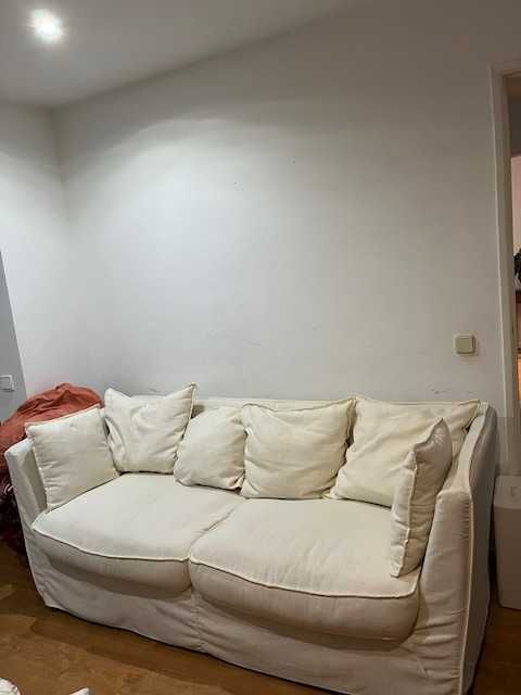 Sofá branco da AREA