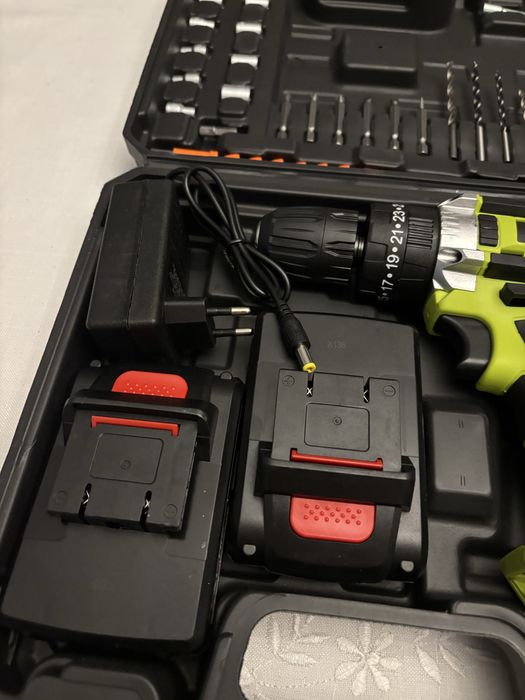 Aparafusadeira / furadeira a bateria  ( nova )