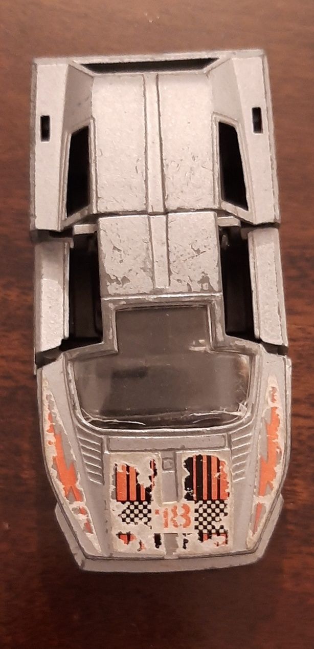 Carro dos anos 70 escala 1/36 para colecionadores