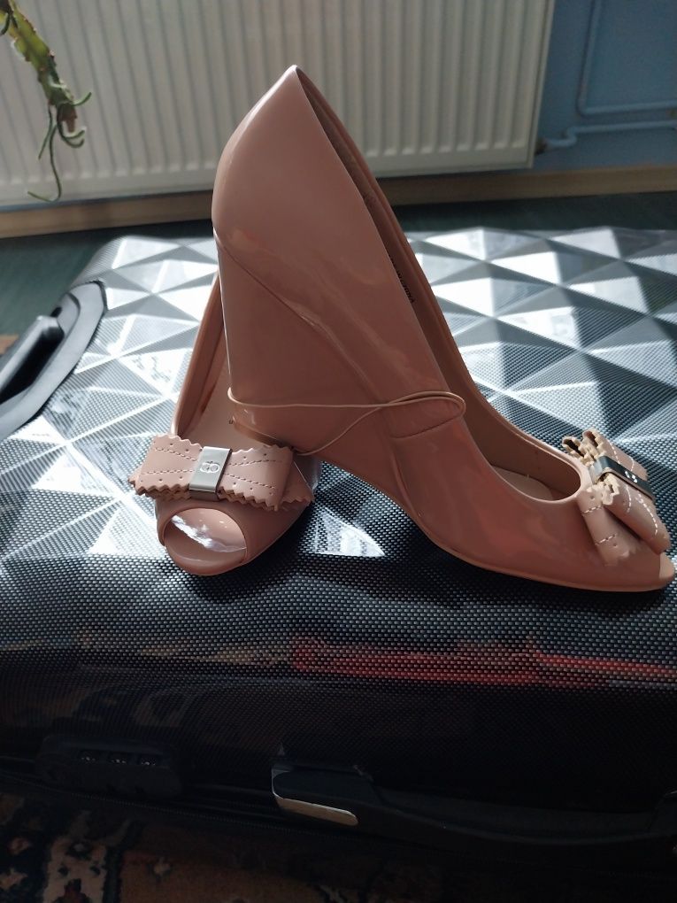 Buty damskie nowe firma Col Lect lon