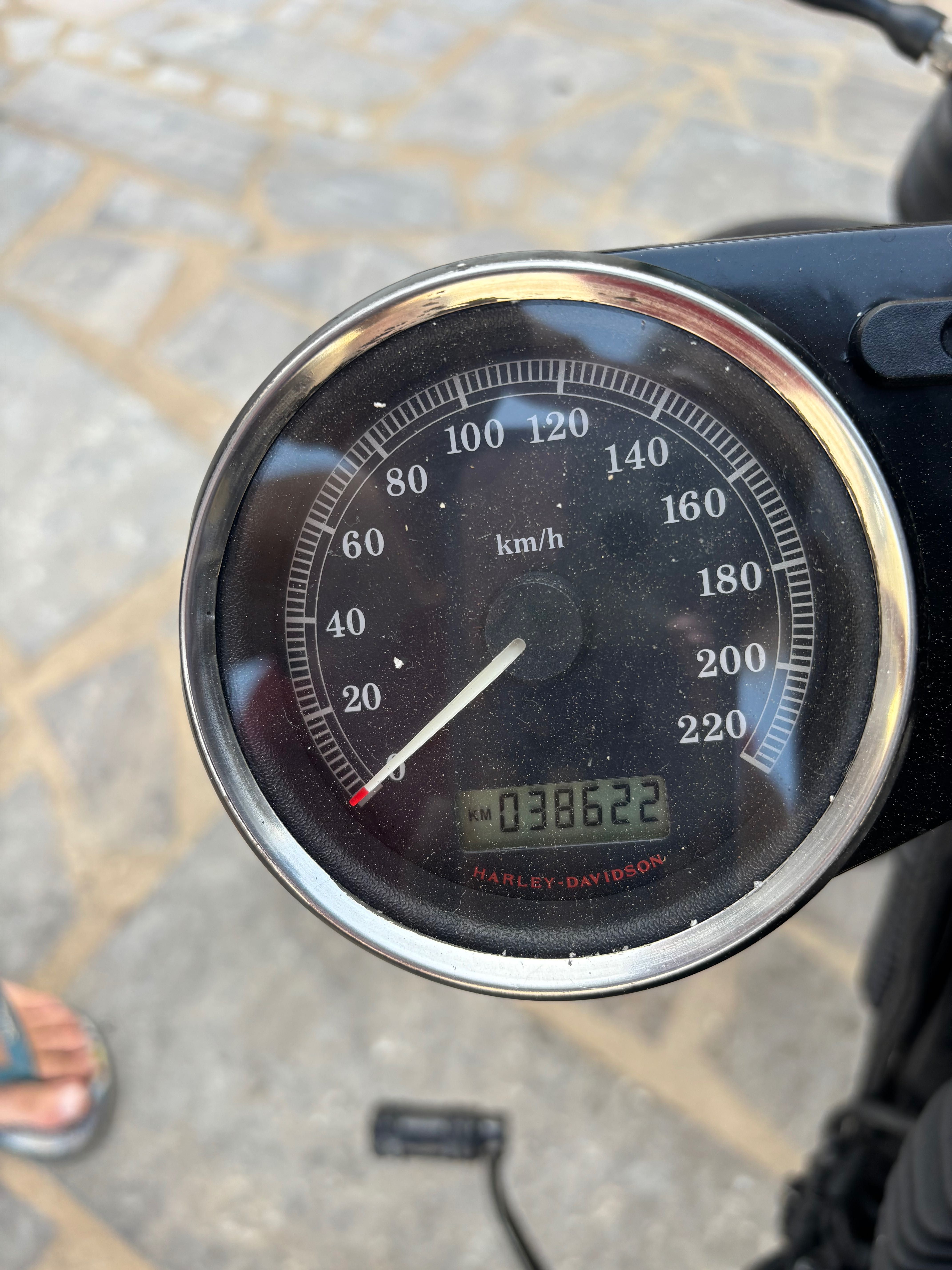 Vendo mota nova , como se pode ver nas fotos. .