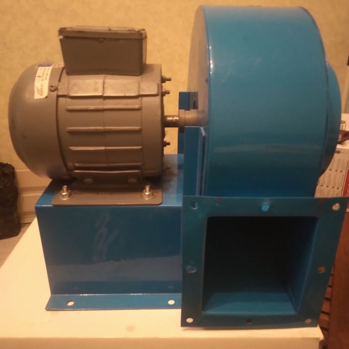 Продаётся вытяжка ракушка НОВАЯ!