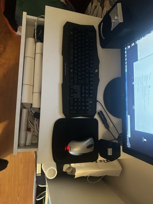 Secretaria Ikea para quarto ou escritorio