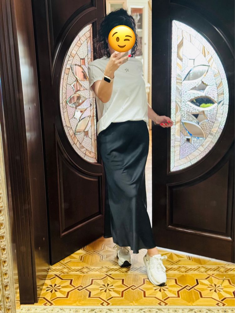 Продаю черную новую итальянскую длинную юбку  М