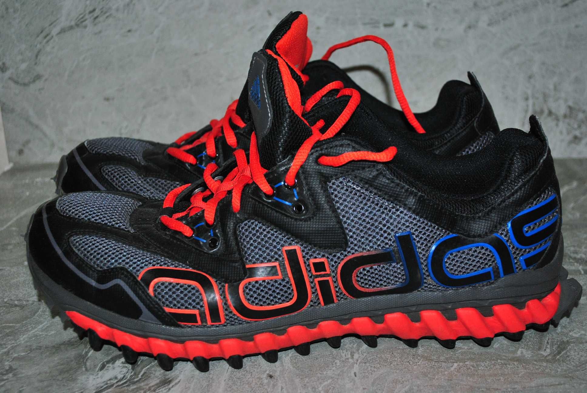 adidas спорт кроссовки 46 р