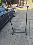 Mobilny stojak wieszak na ubrania regulowany