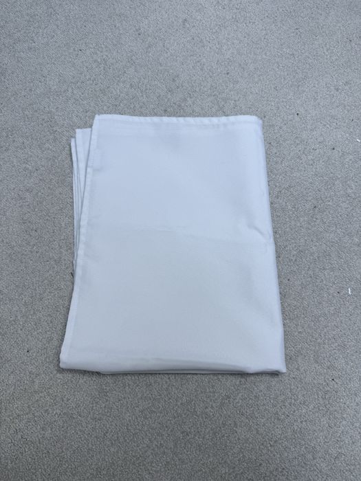 Plamoodporny biały obrus Homla