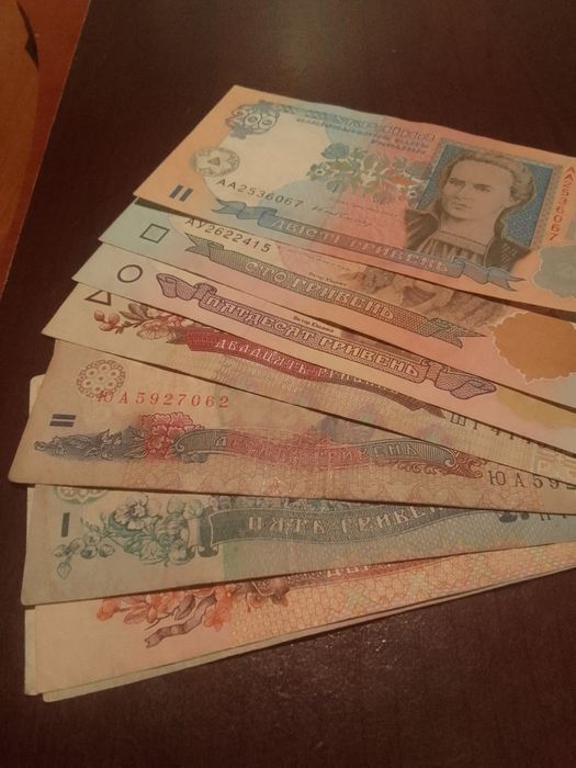 Продам банкноти України.
