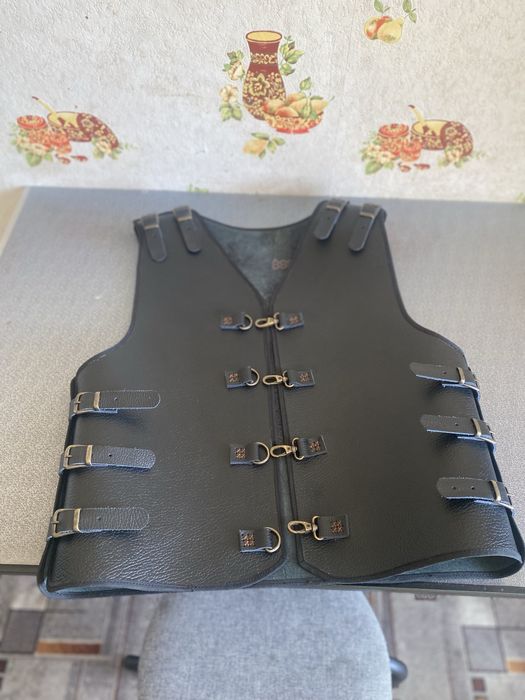 Шкіряний мотожилет, жилет для байкера