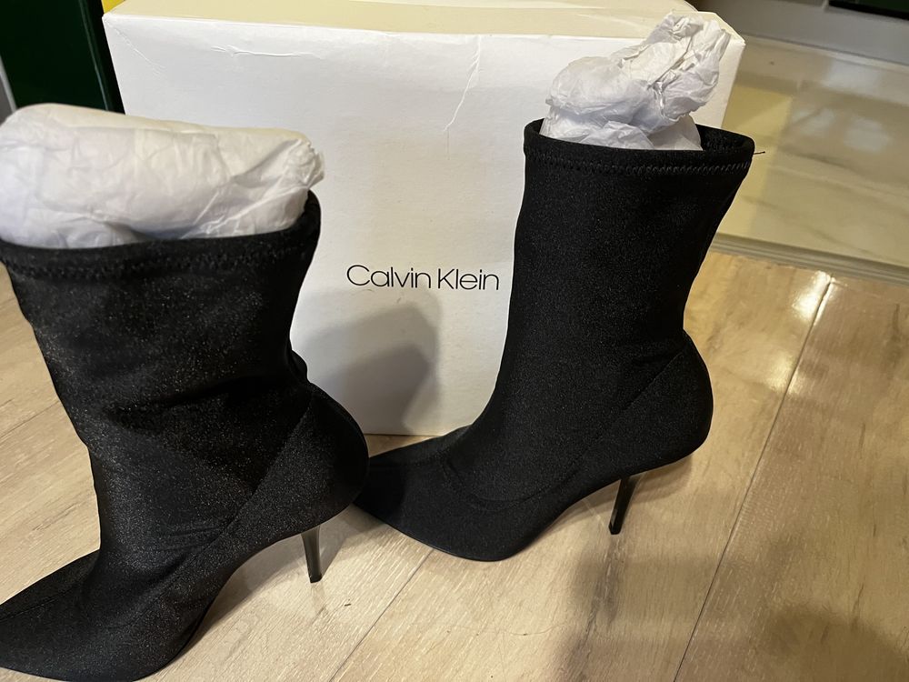 Buty damskie na szpilce Calvin Klein  Nowe