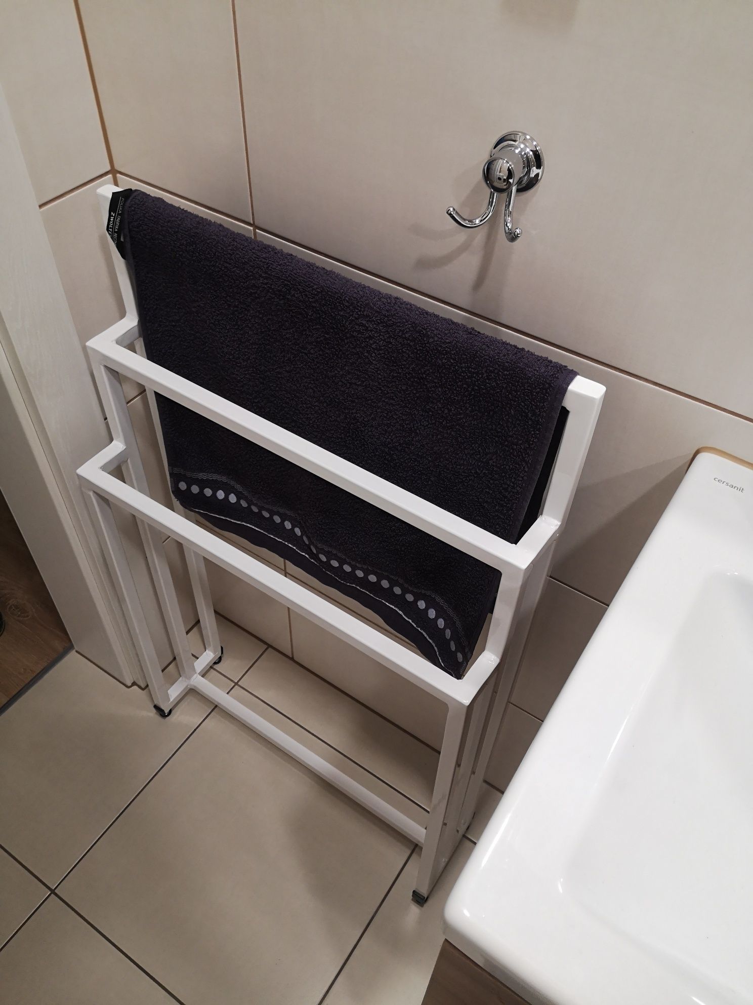 Stojak na ręczniki. Dowolny wymiar i kolor.