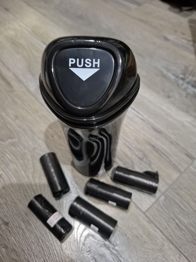 Mini kosz samochodowy.