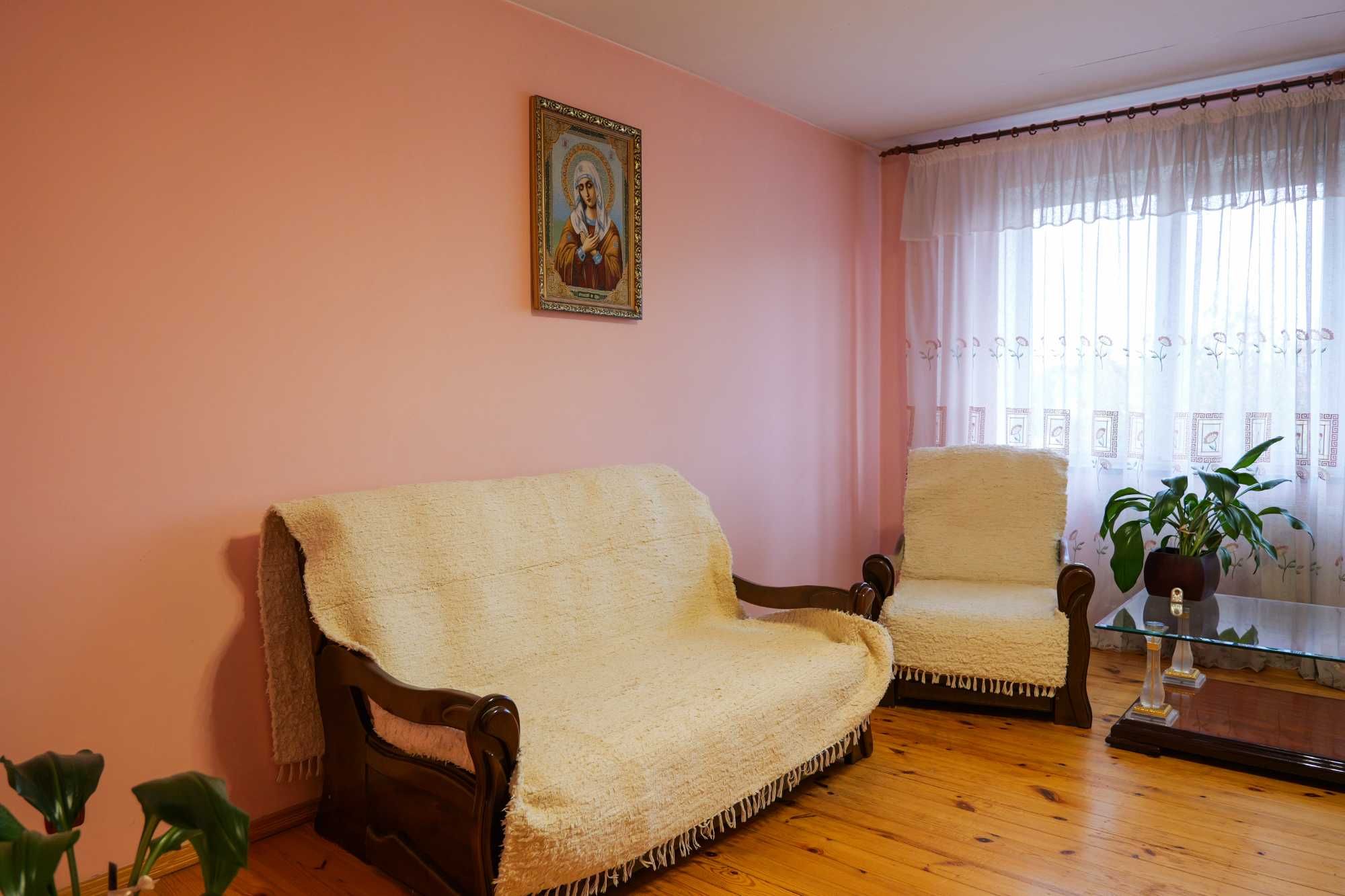 Просторий будинок на околиці Луцька в Зміїнці