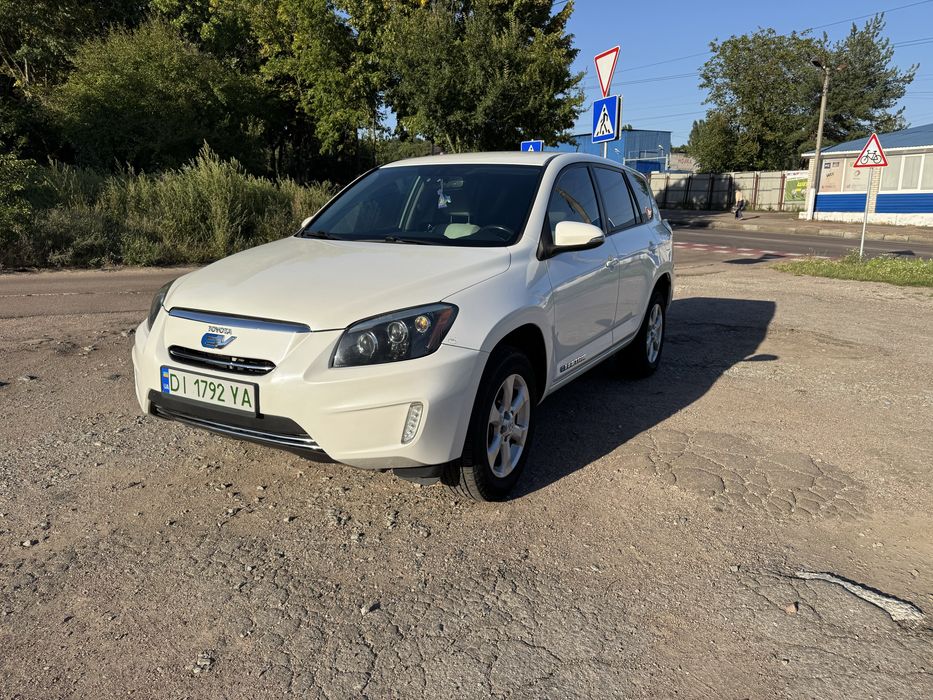 Toyota rav4, electric 42kw запас ходу 150-170км