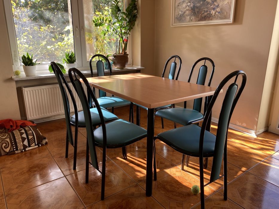 Stół do jadalni z krzesłami