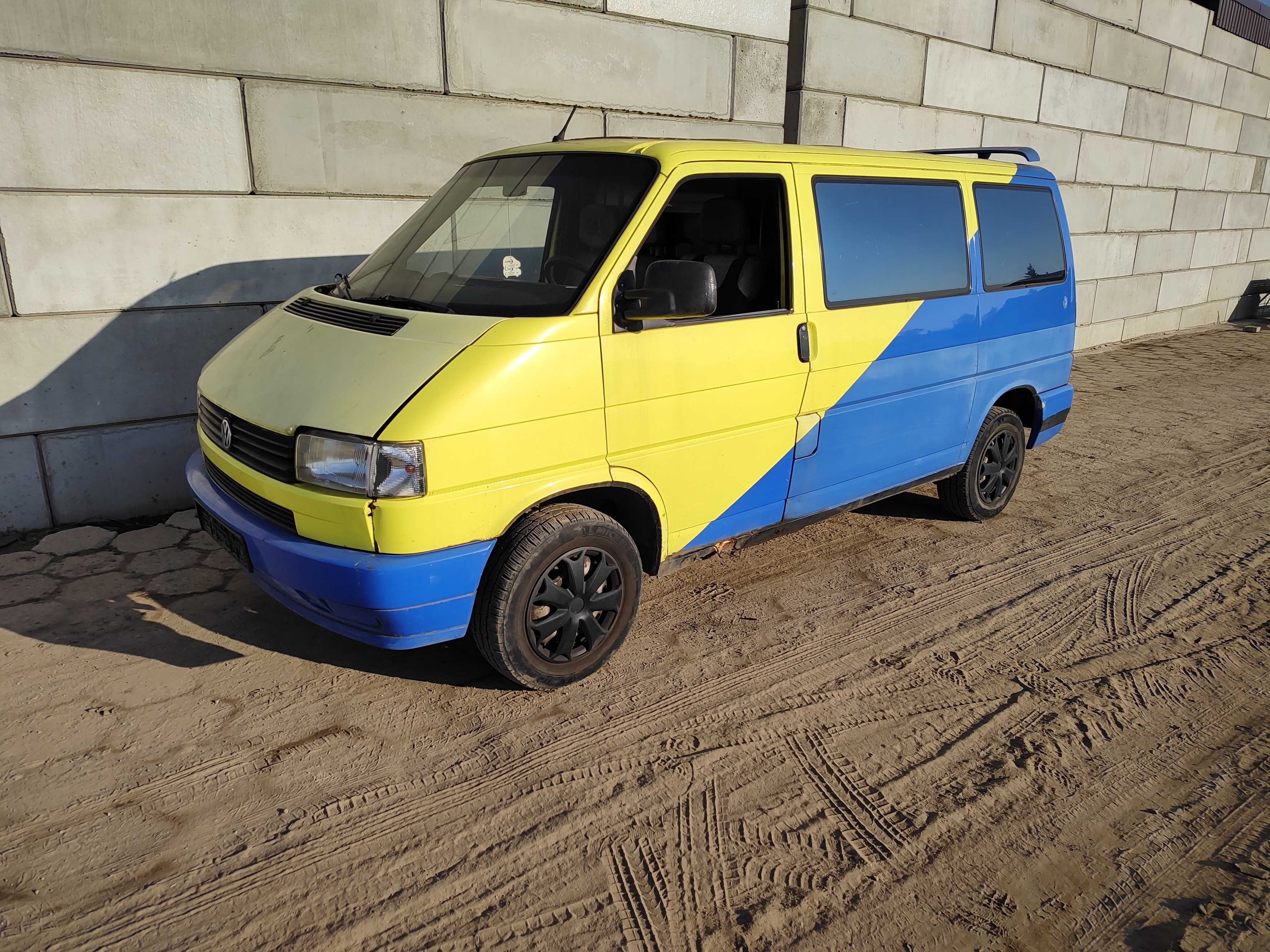 VW T4 - Na części - Drzwi / maska / błotnik / klapa / lampa / inne