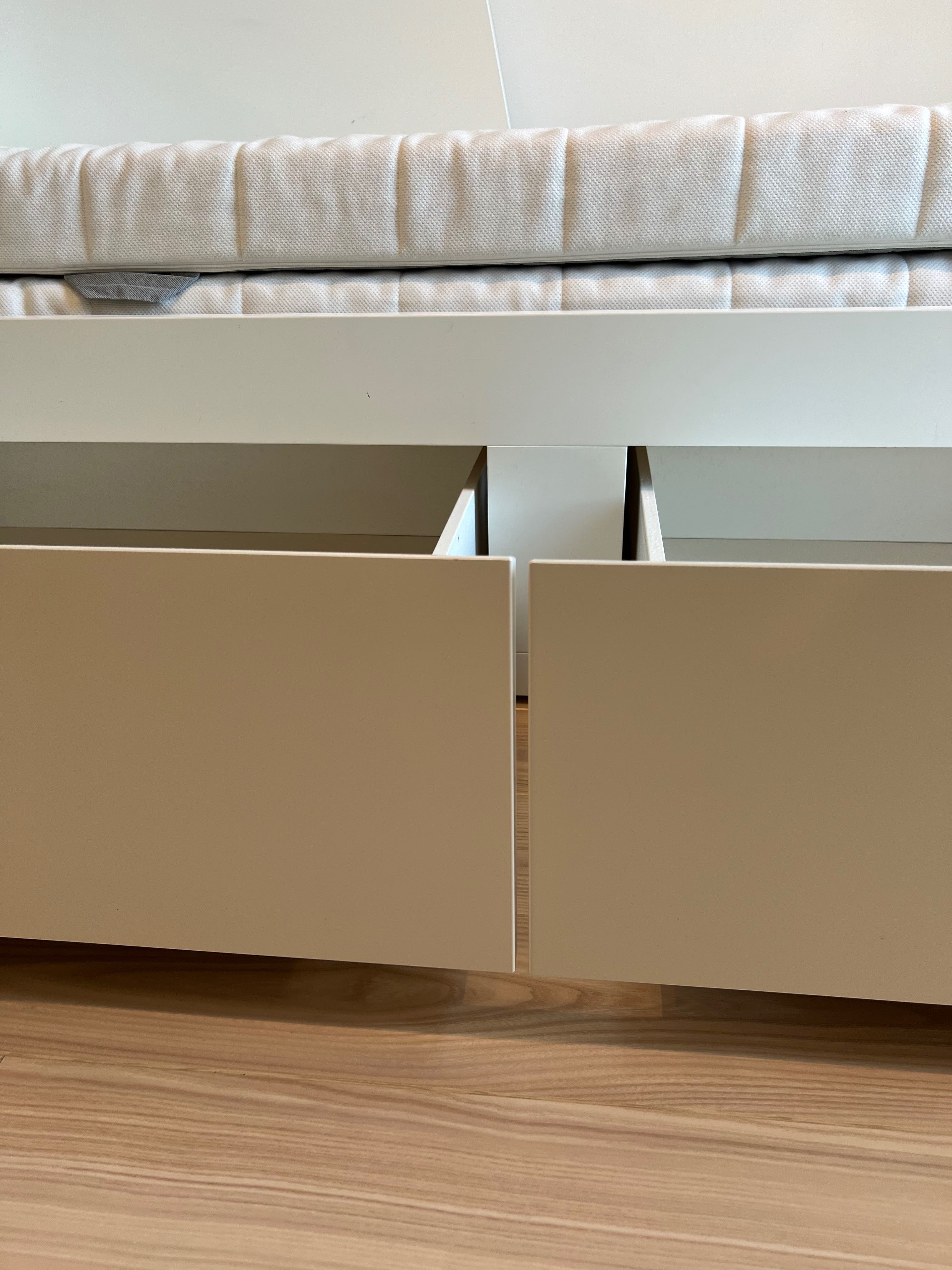 Łóżko drewniane rozsuwane z szufladami i zagłówkiem FLEKKE IKEA